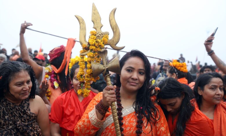 The grand and divine Mahakumbh organized by the Yogi government is now capturing global attention. As part of this, a 21-member delegation from 10 countries will take a sacred dip at the Sangam on Thursday.