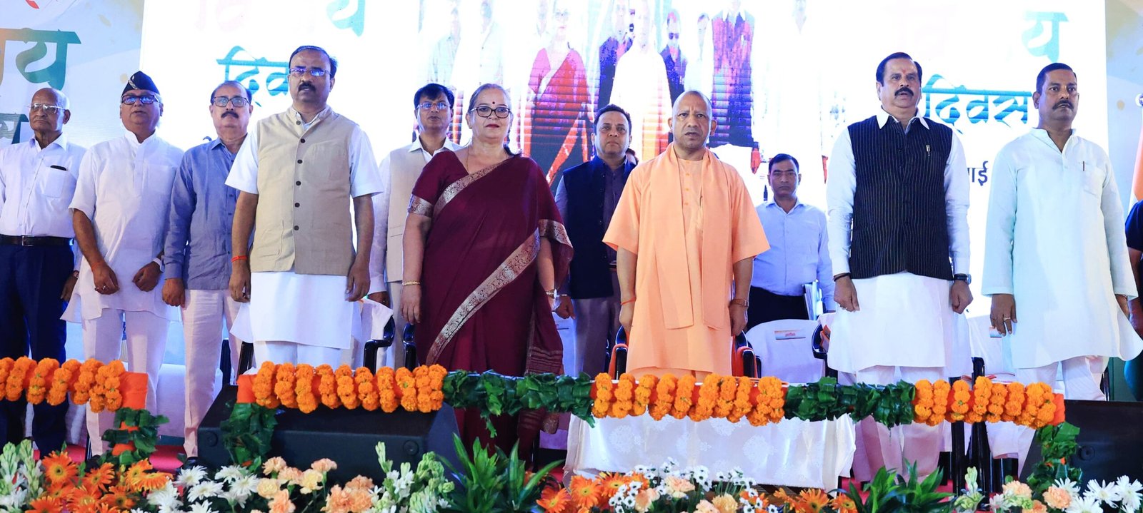 फोटो कैप्शन 2

#UPCM @myogiadityanath ने जनपद उन्नाव में आज चंडीगढ़ विश्वविद्यालय, उत्तर प्रदेश (देश का पहला Al-Augmented Multidisciplinary विश्वविद्यालय) का उद्घाटन किया।

मुख्यमंत्री जी ने कहा कि @UPGovt 2 करोड़ युवाओं को 'डिजिटली सक्षम' बनाने के लिए स्मार्टफोन/टैबलेट उपलब्ध करवा रही है। अब तक 60 लाख युवा इससे लाभान्वित हो चुके हैं।