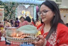 बरेली में करवाचौथ पूजन करती महिलाएं